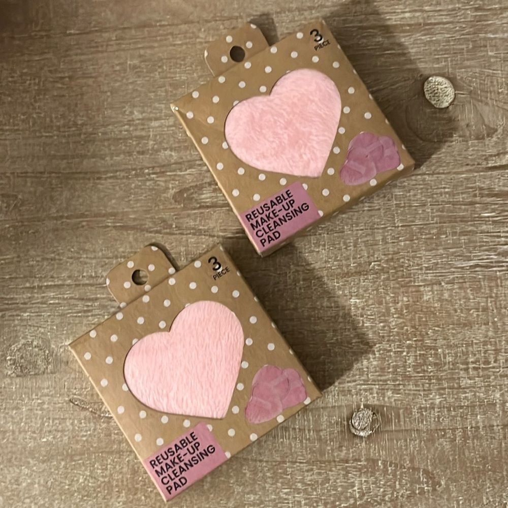 REUSABLE SET OF SIX  MAKE-UP CLEANSING PADS